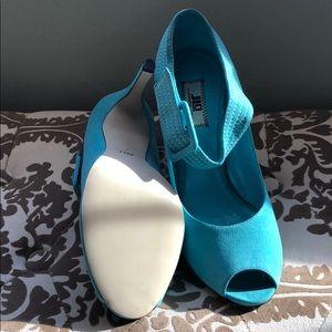 JLo by Jennifer Lopez faux turquoise suede heels